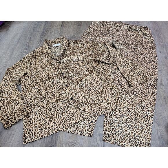 Morgan Taylor Other - Morgan Taylor 2 Piece Leopard Animal Print Pajama Set Top & Bottom Size Large